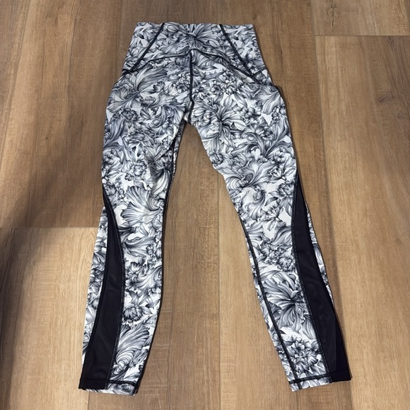 Lululemon Train Times 7/8 Pant *25" Light Garden White Black / Black size 6 - Picture 7 of 8